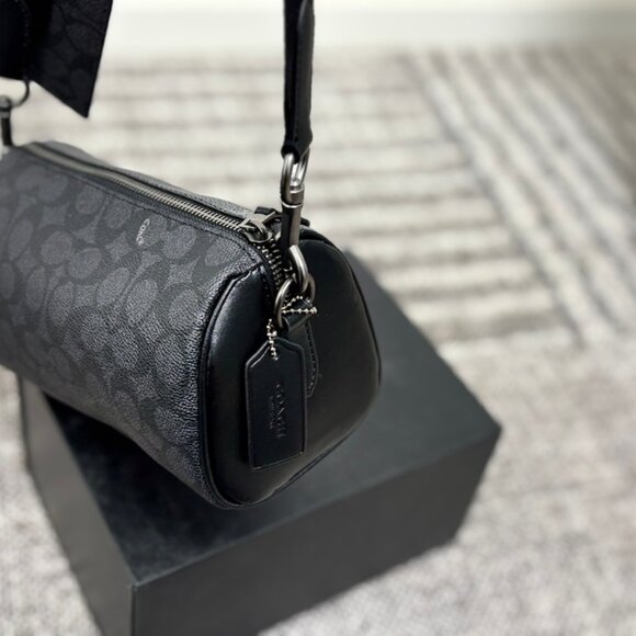 Coach's Boston bag is a classic, versatile, and timeless bag. - Picture 4 of 9